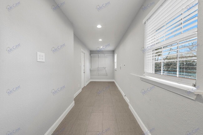 Building Photo - 709 Cimarron Trail