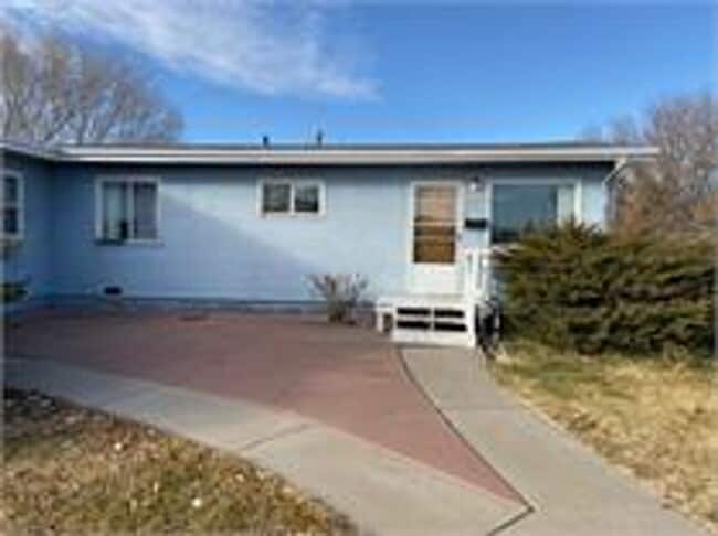 Building Photo - 2 bedroom, 1 bath near downtown