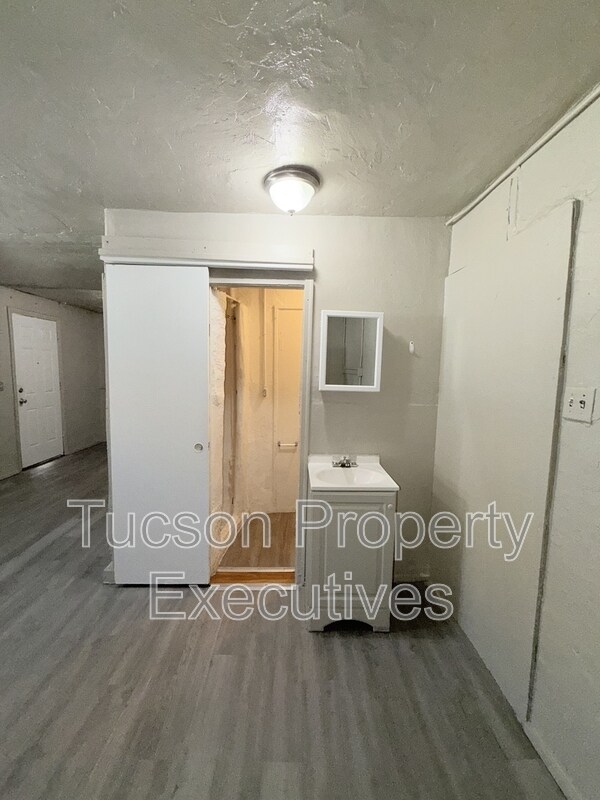 Building Photo - 234 E 32nd St