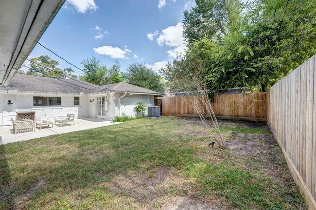 Building Photo - 3511 Broadmead Dr
