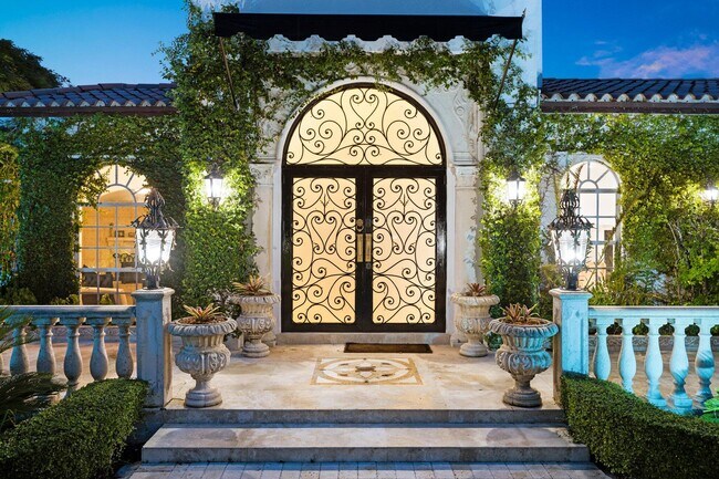 Building Photo - 12300 Old Cutler Rd