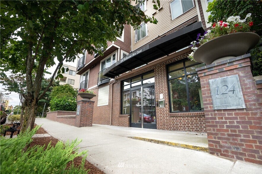 Building Photo - 124 Bellevue Ave E