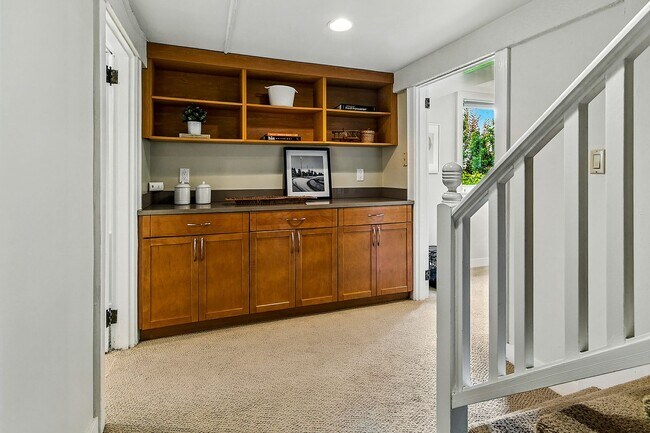 Building Photo - Capitol Hill View Home