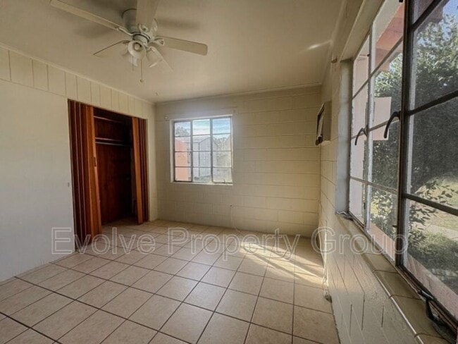 Building Photo - 710 N Grove St