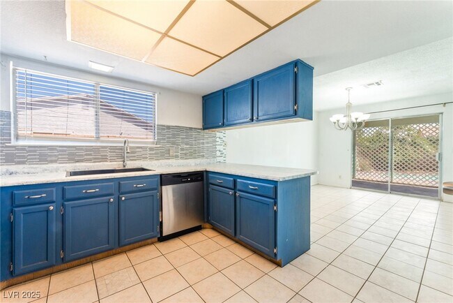 Building Photo - 6913 W Quail Hollow Dr