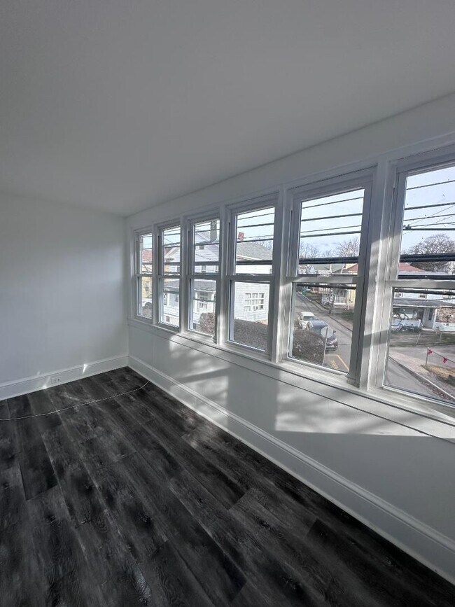 Building Photo - 153 Vine St
