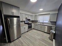Building Photo - 446 Clifton Ave