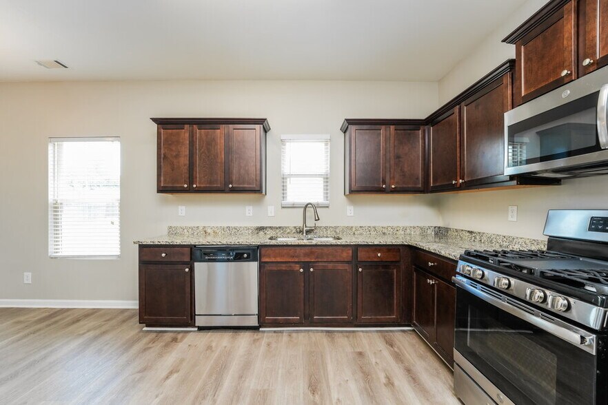 Building Photo - 3458 Sandstone Trail SE