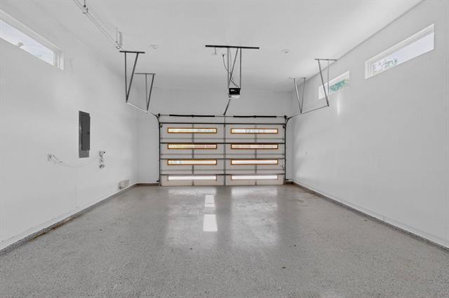 Building Photo - 3946 N Cresthaven Rd