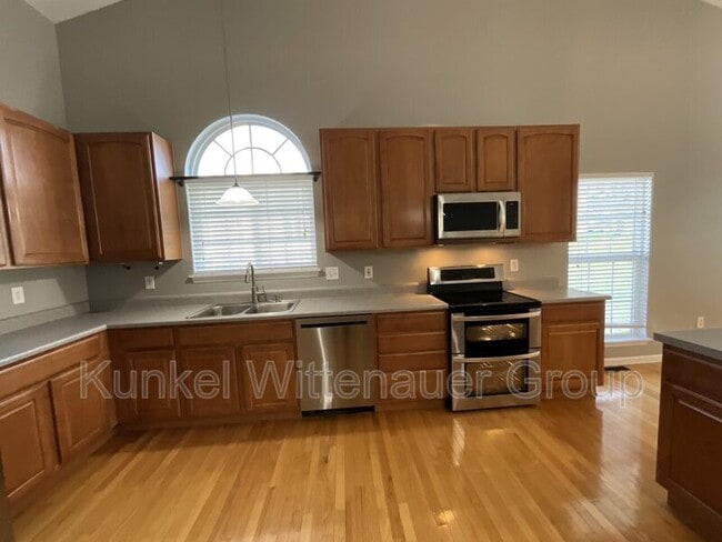 Building Photo - 2308 Four Lakes Dr