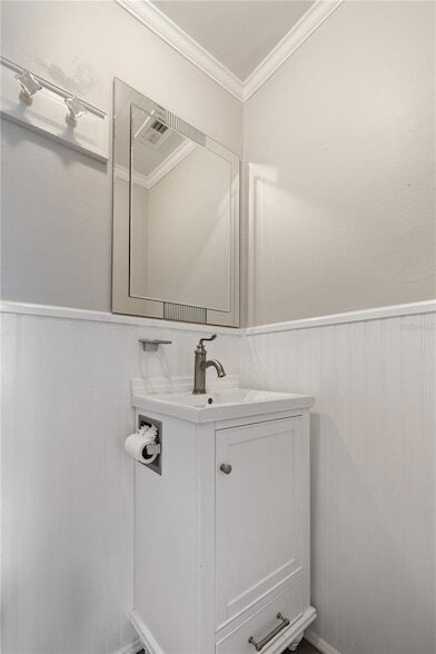 Building Photo - 227 W Fern St