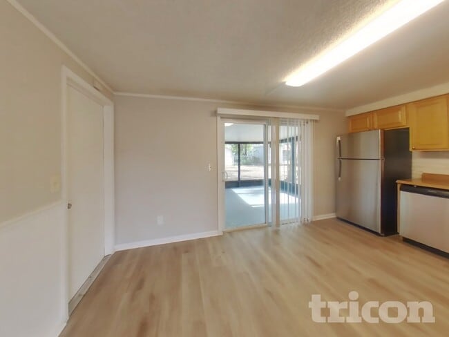 Building Photo - 907 Briarcliff Dr