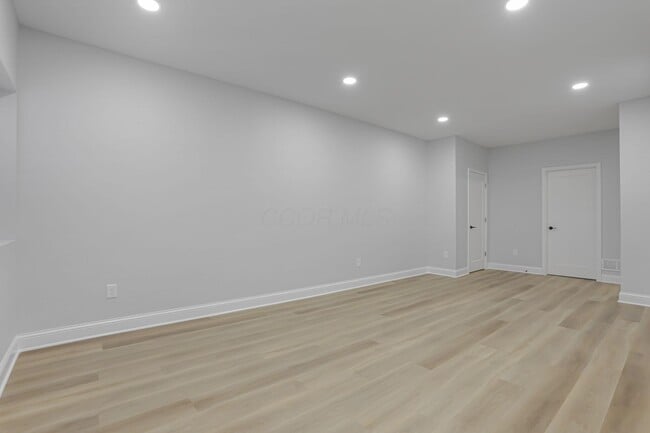 Building Photo - 961 Heyl Ave