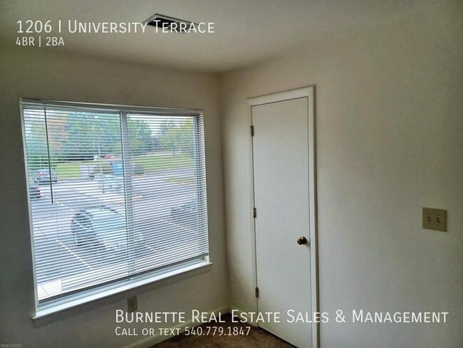 Building Photo - 1206 University Terrace