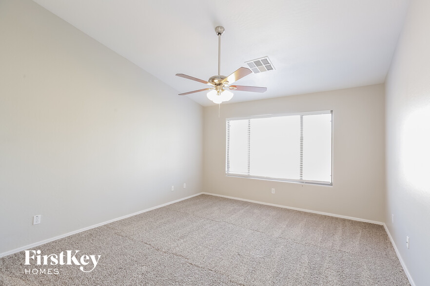 Building Photo - 7017 N 77th Dr