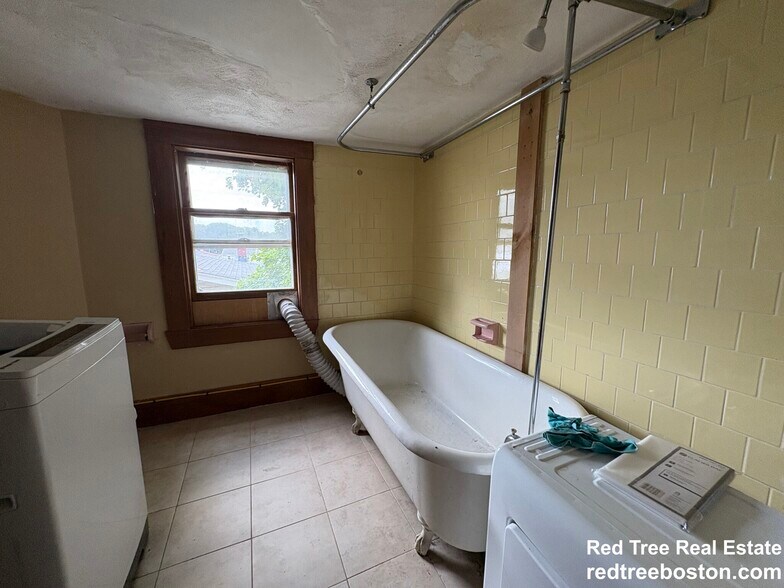 Building Photo - 28 Woodward St