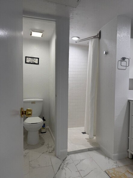 Building Photo - 4317 Hartford St