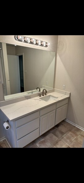 Building Photo - 1009 McCoy Dr