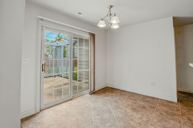 Building Photo - Marvelous 3 Bedroom House In Mill Creek Manor!