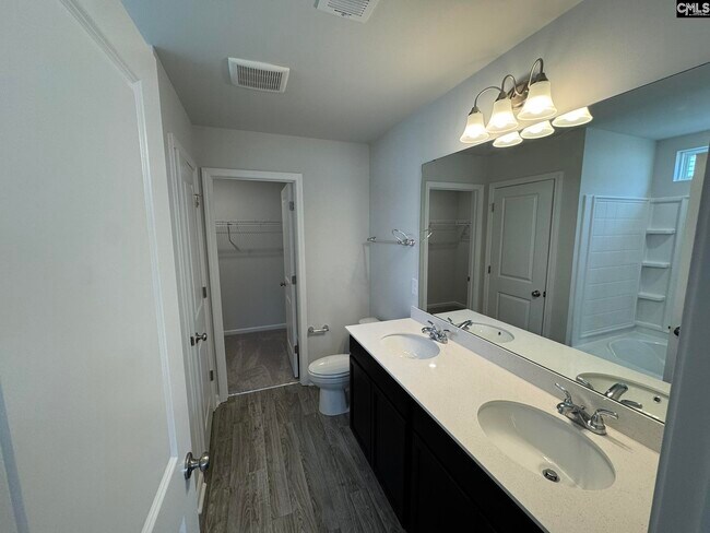 Building Photo - 17 Ozark Dr