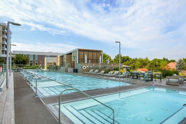 Building Photo - Two Bedroom Penthouse in Denver