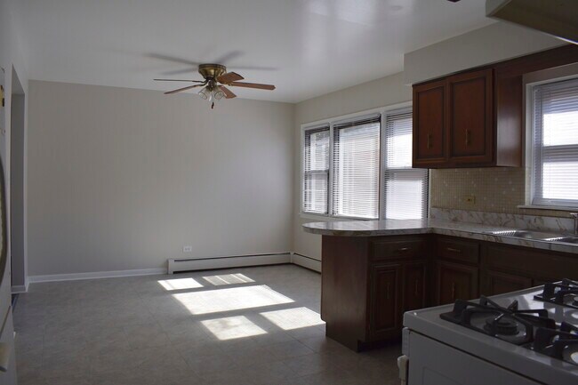 Building Photo - 2848 N Auxplaines St