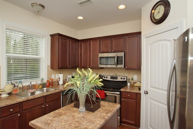 Building Photo - 105 Cobalt Creek Way
