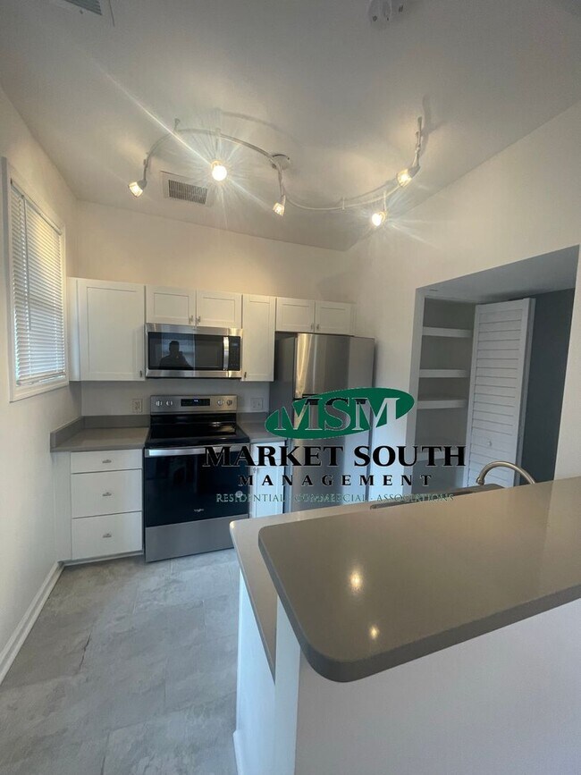 Building Photo - BEAUTIFUL HOME- AVAILABLE JULY 15
