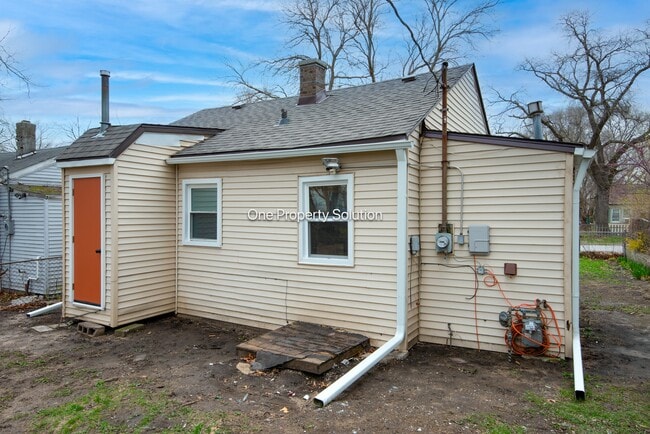 Building Photo - 1665 W 40th Ave