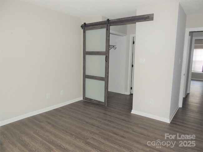 Building Photo - 9252 Kings Canyon Dr