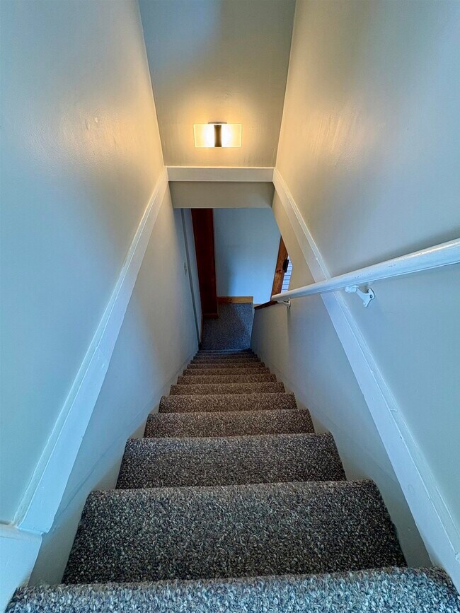 Building Photo - 834 Main St