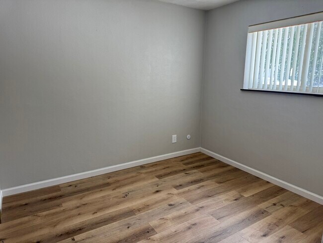 Building Photo - 310 30th Ave Ct