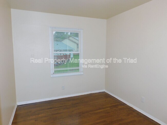 Building Photo - 2405 E Florida St