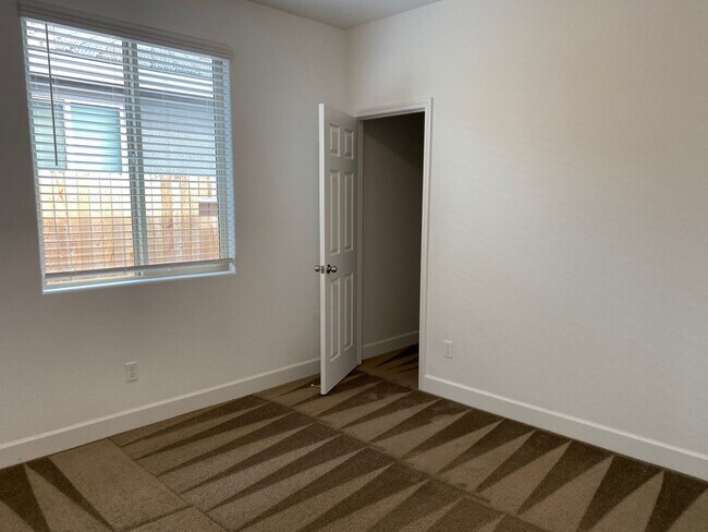 Building Photo - $2,350 Barstow & Leonard, 3 Bdrm + Office ...