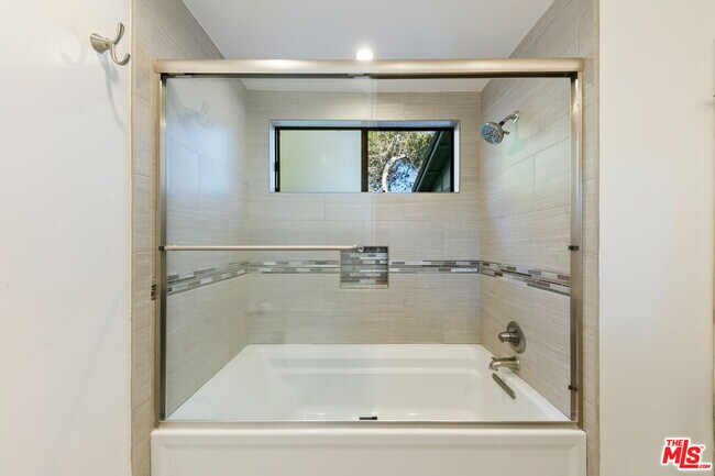 Building Photo - 6515 Dume Dr