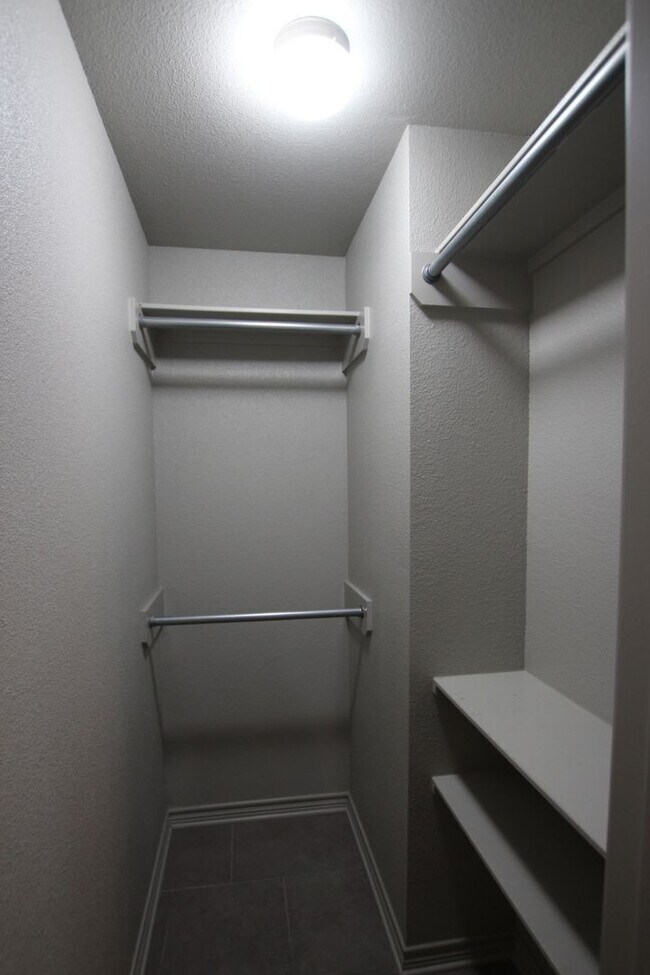 Building Photo - Beautiful 3 Bedroom 2 Bathroom Townhouse in South Tyler!