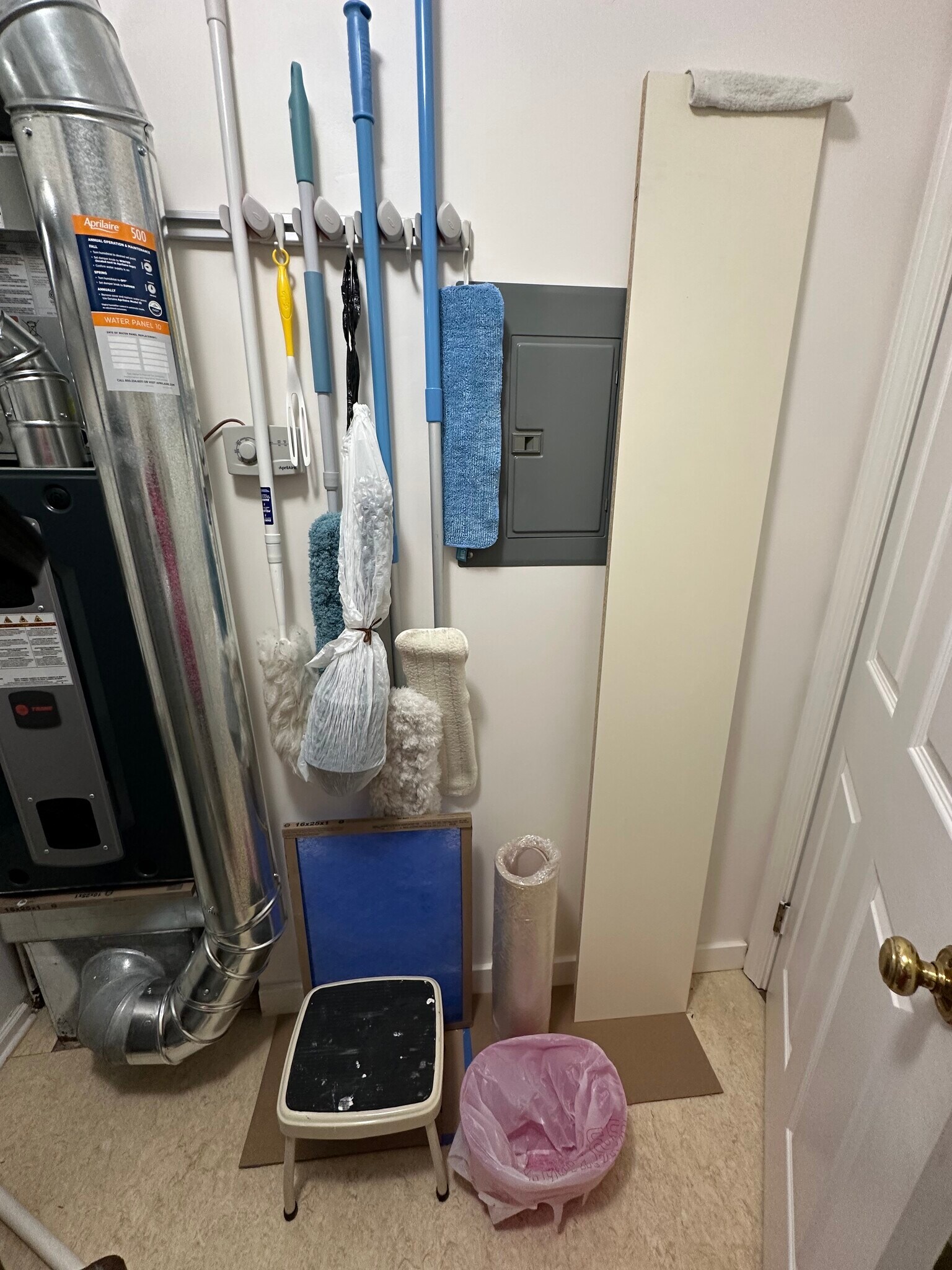 Cleaning supplies provi9 - 174 Hemingway Ct