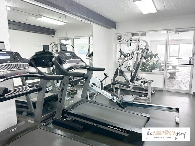 Building Photo - Cozy One Bedroom Near CU!