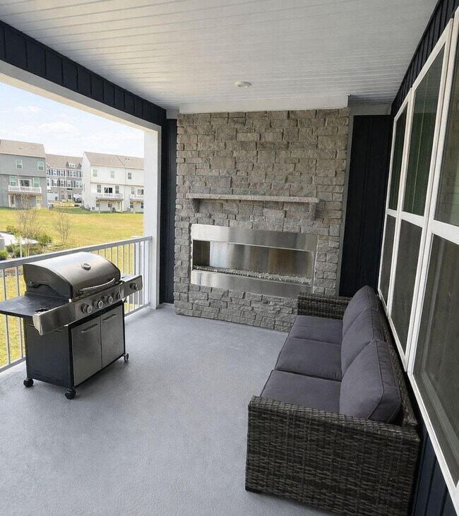 Building Photo - 104 S Durham Dr