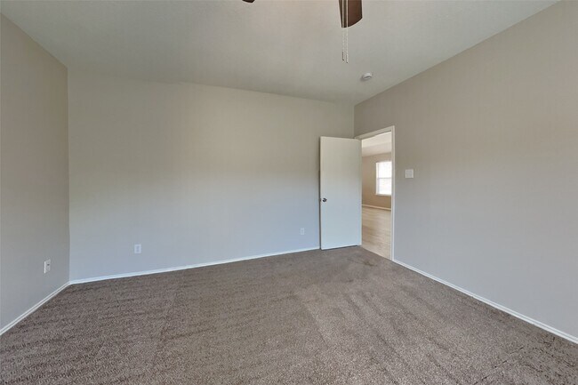 Building Photo - 1327 Coppercrest Dr