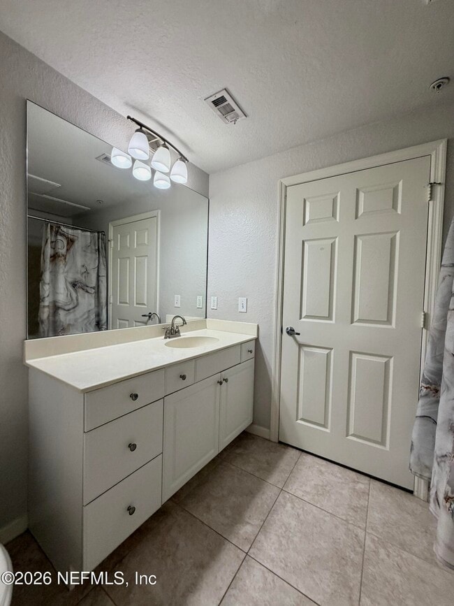 Building Photo - 1001 Monument Rd