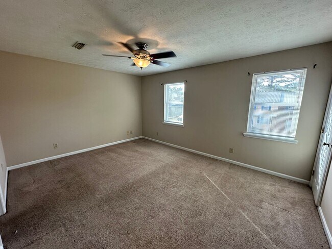 Building Photo - 5807 Woodgate Cir