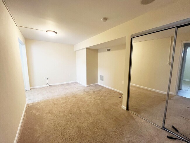 Building Photo - 75 Marblehead Rd