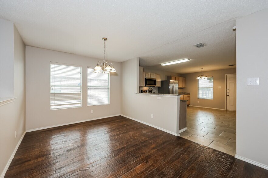 Building Photo - 8412 Seven Oaks Ln