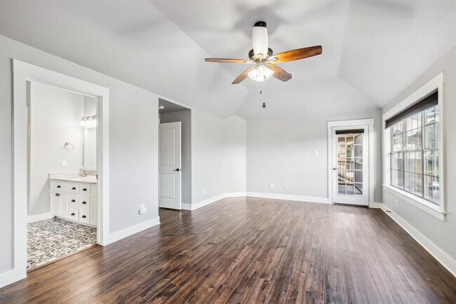 Building Photo - 12336 Pebble View Dr