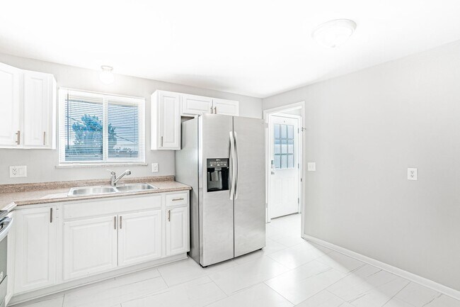 Building Photo - Charming 3BD, 2BA Arvada Home with 2-Car Garage and Yard