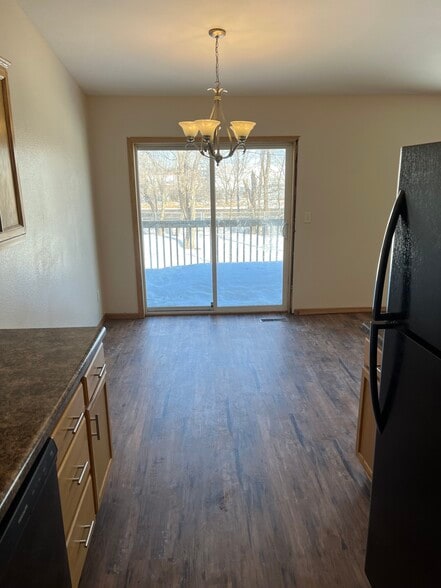 Building Photo - 540 6th Ave NE