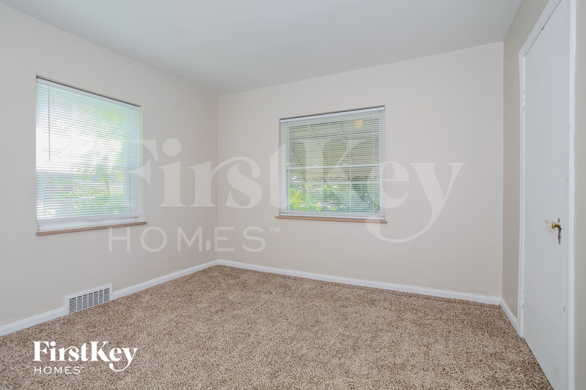 Building Photo - 5256 Ponce Ln