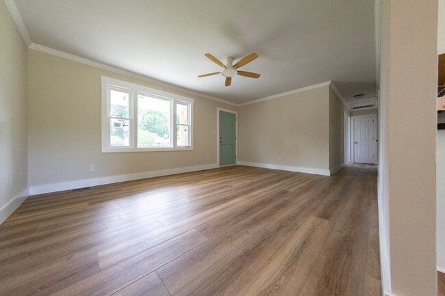 Building Photo - 208 Forestview Dr