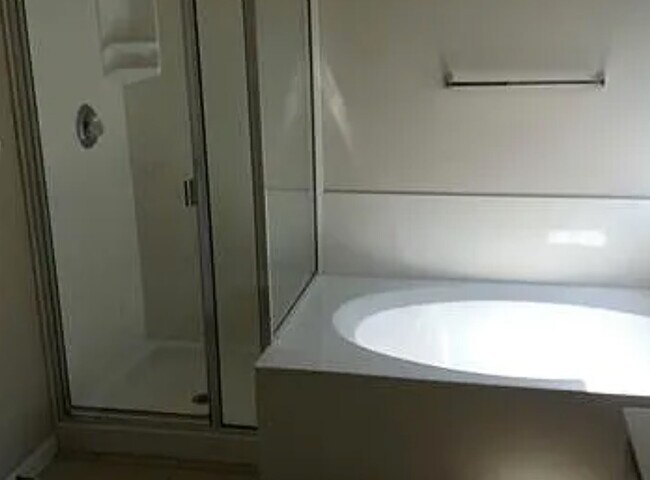 Building Photo - 811 Shadow Creek Blvd